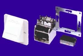 ACO AMP DIN Installationskit (schräg) Kabelabg 